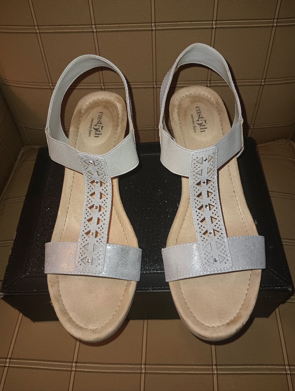 East 5th Women's Gray/Silver T-Strap Sandals with Laser-Cut Detail SZ9